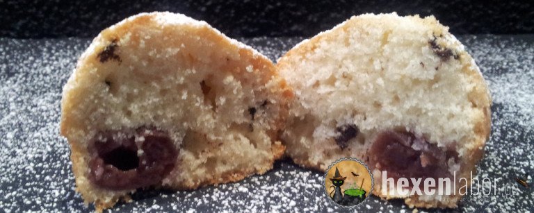 Vanillemuffins mit Kirschen und Schokotröpfchen - Hexenlabor Vanillemuffins mit Kirschen und Schokotröpfchen - Hexenlabor