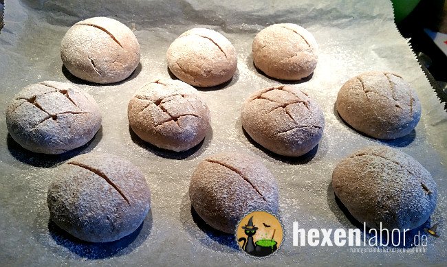 Dunkle Rustico Brötchen (glutenfrei, vegan) - Hexenlabor