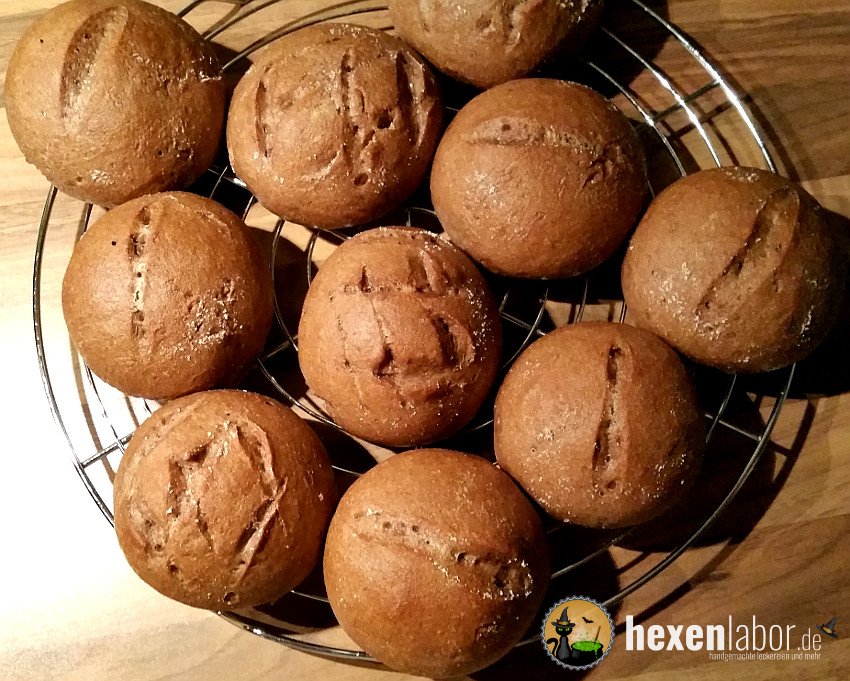 Dunkle Rustico Brötchen (glutenfrei, vegan) - Hexenlabor