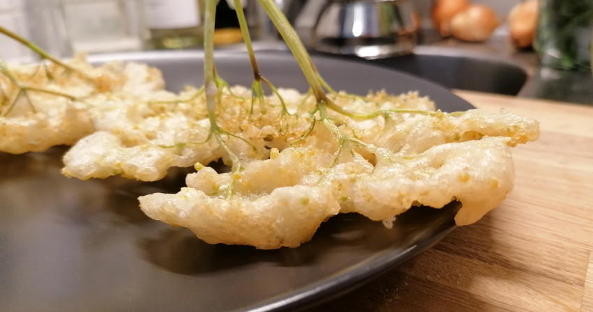 Holunderblüten in Backteig (glutenfrei, vegan) - Hexenlabor